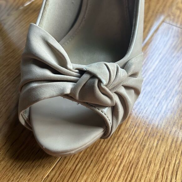 Nude Peep-Toe Heels - Picture 5 of 12